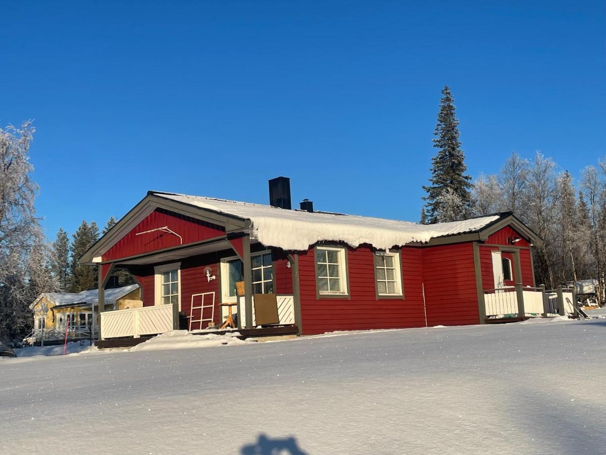 Little Adorable Red Villa Кируна Екстериор снимка