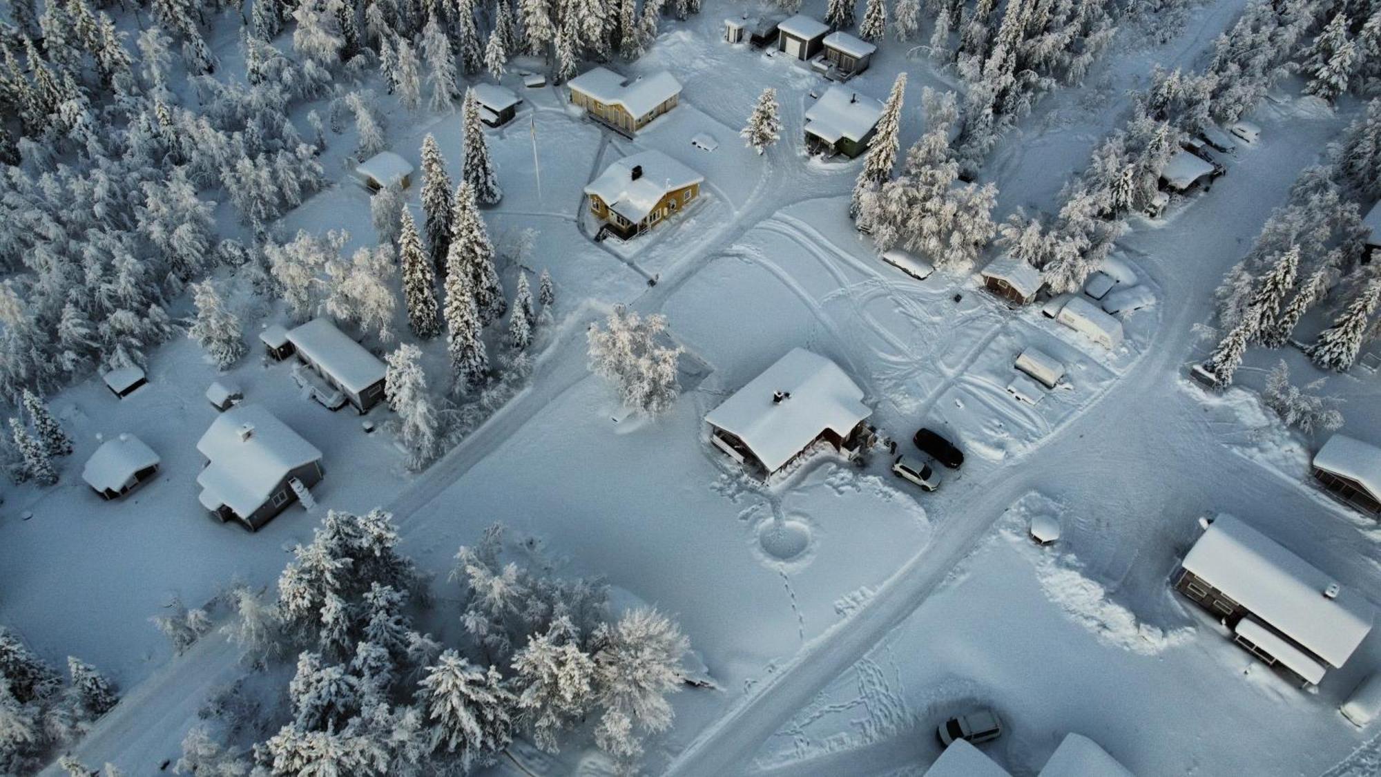 Little Adorable Red Villa Кируна Екстериор снимка